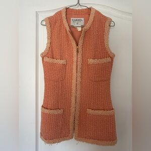 CHANEL Coral Tweed Vest with light orange 🍊 Trim